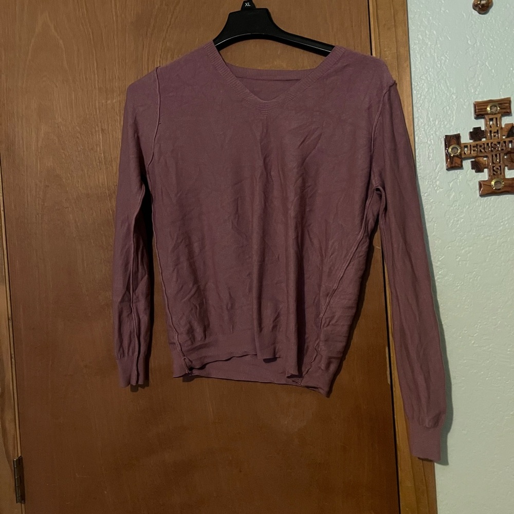 V-Neck Long Sleeve Sweater in Mauve